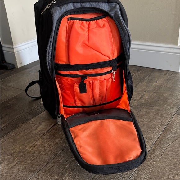 Heys' versatile Backpack - Picture 11 of 17